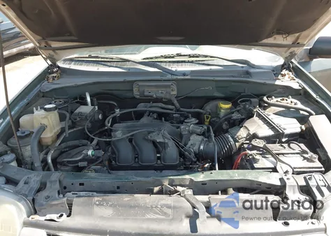 2004 Ford Escape Xlt from USA, damaged, VIN 1FMCU93124KA25708